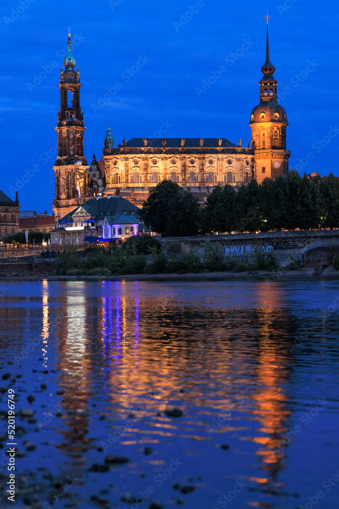 Dresden, Kathedrale Sanctissimae Trinitatis, Schloss, Hausmannsturm, Blick vom Koenigsufer, Sachsen, Deutschland 
