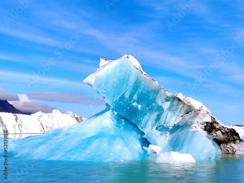 Canvastavla iceberg in glaciar lagoon