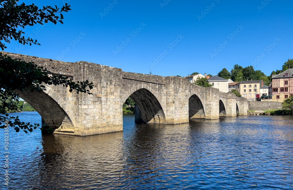 Fototapeta premium a vaulted arch bridge that was completed in 1215, river Vienne in Limoges France