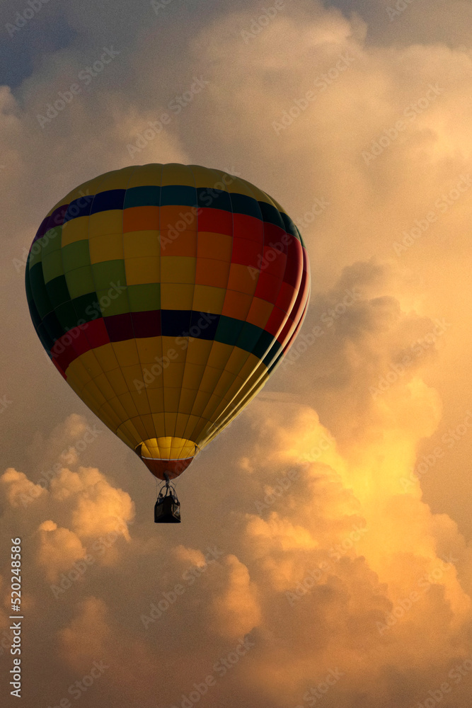 Fototapeta premium Sailing in the Sky at Sunset