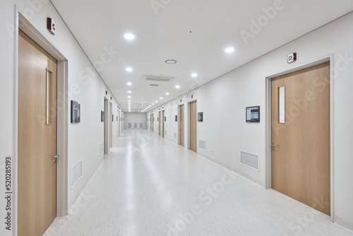 Fotomurale white hallway in hospital