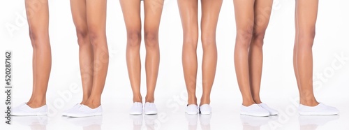 Fotografia Tanned skin Woman show legs knee foots sneaker, 360 front side rear view, white