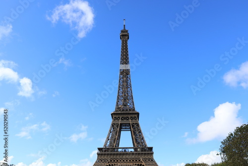 Eiffel Tower in Paris © 성호 정