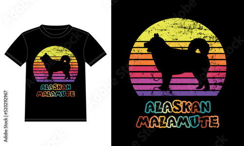 Funny Alaskan Malamute Vintage Retro Sunset Silhouette Gifts Dog Lover Dog Owner Essential T-Shirt
