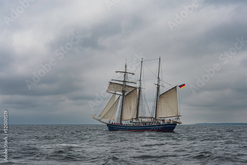 Segelschiff auf der Ostsee vor Warnemünde