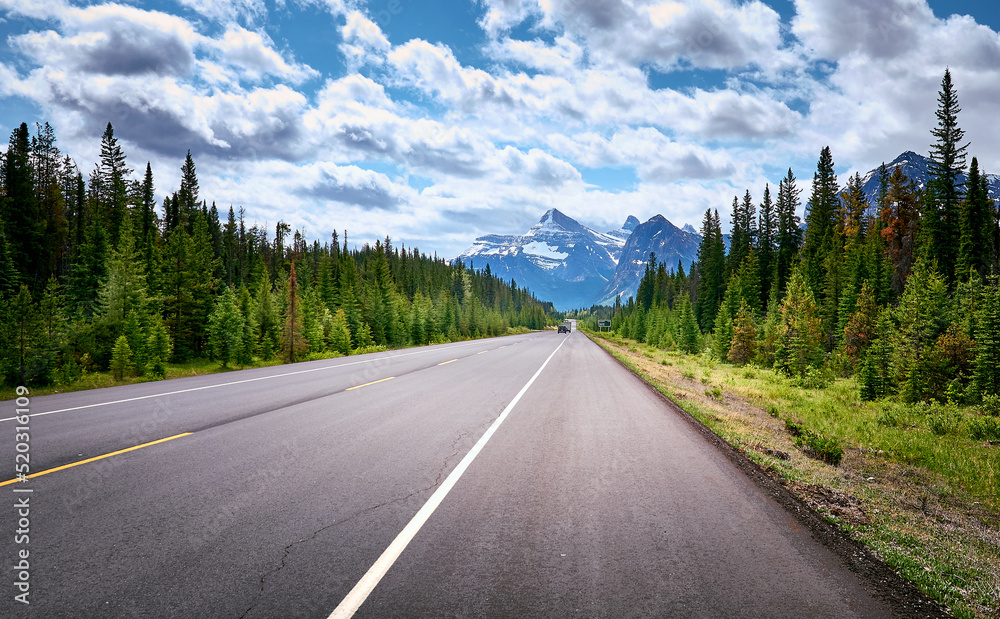 Beautiful mountain landscape. Mount Kerkeslin. Icefields Parkway - highway between Banff and Jasper. Canadian Rockies. Jasper National Park. Alberta. Canada Beautiful mountain landscape. Mount Kerkeslin. Icefields Parkway - highway between Banff and Jasper. Canadian Rockies. Jasper National Park. Alberta. Canada