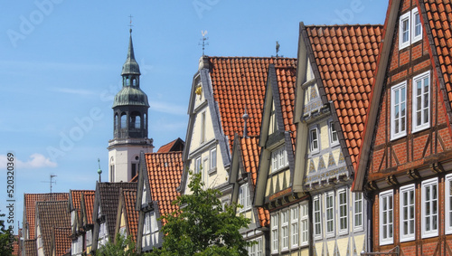 Celle - Altstadt, Häuserzeile mit Stadtkirche St. Marien, Niedersachsen, Deutschland, Europa