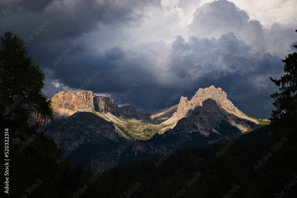 Fototapeta premium Val Gardena One of the most beautiful valleys in the Dolomites. The colors and the contrasts make the landscape 