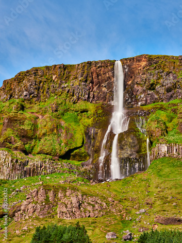 Cascada de Islandia  peque  a pero bonita