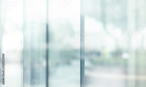 Photographie Blurred images of glass wall with city town background