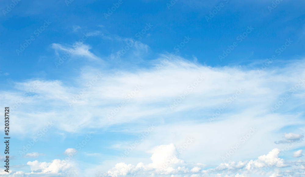 The sky was wide and white clouds. The sky was wide and white clouds.