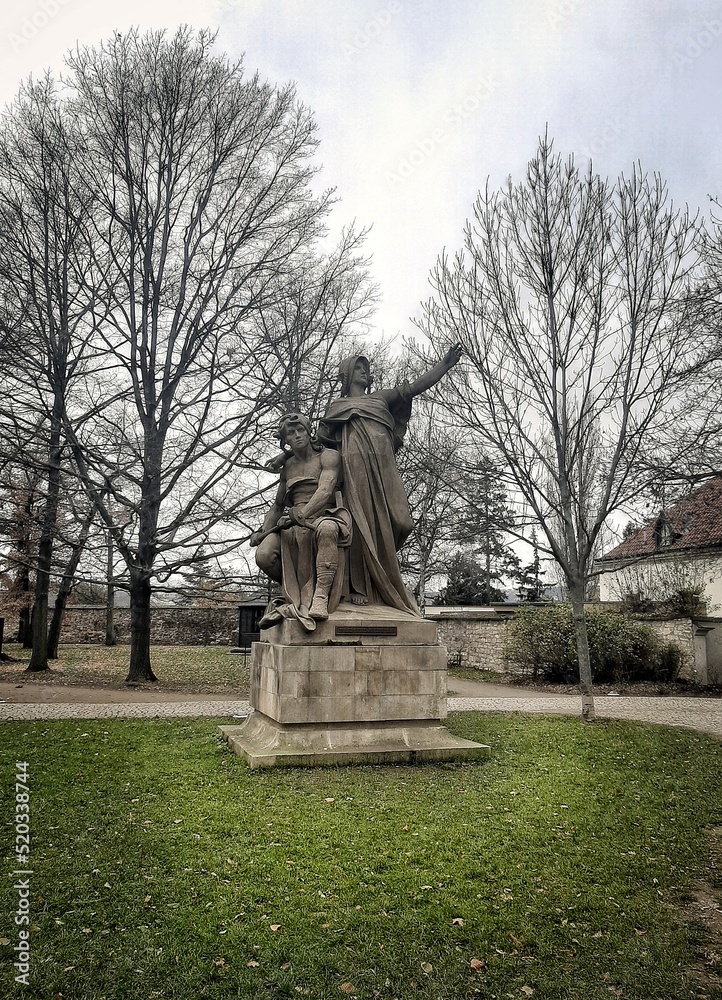 Fototapeta premium statue in the park