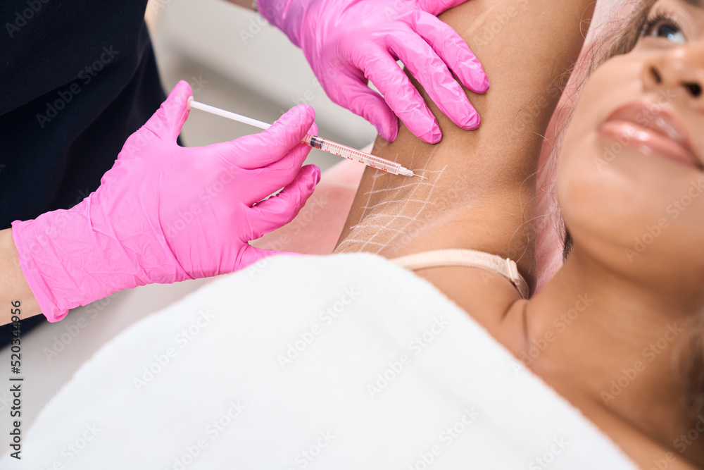 Fototapeta premium Woman undergoing a procedure in the armpit area