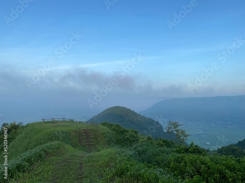 阿蘇山の風景（外輪山の城山展望所よりカルデラを望む） / A view of Mt. Asosan from the rim of the crater, Japan