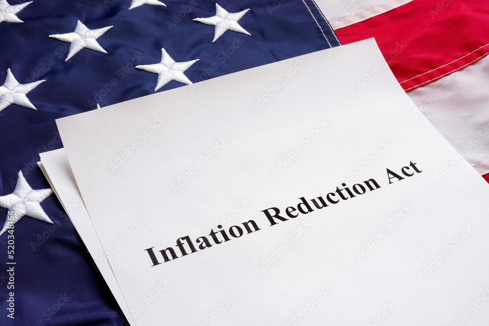 Papers with the Inflation Reduction Act and US flag. - obrazy, fototapety, plakaty 