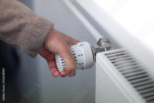 Energie sparen - Nahaufnahme Heizkörper Thermostat  photo