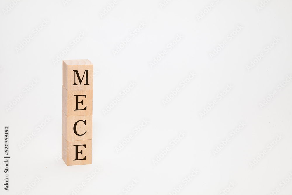 mece。重複せず、漏れなく。Mutually Exclusive and Collectively Exhaustive。木製のブロックに描かれているmeceの文字。白い背景。 mece。重複せず、漏れなく。Mutually Exclusive and Collectively Exhaustive。木製のブロックに描かれているmeceの文字。白い背景。