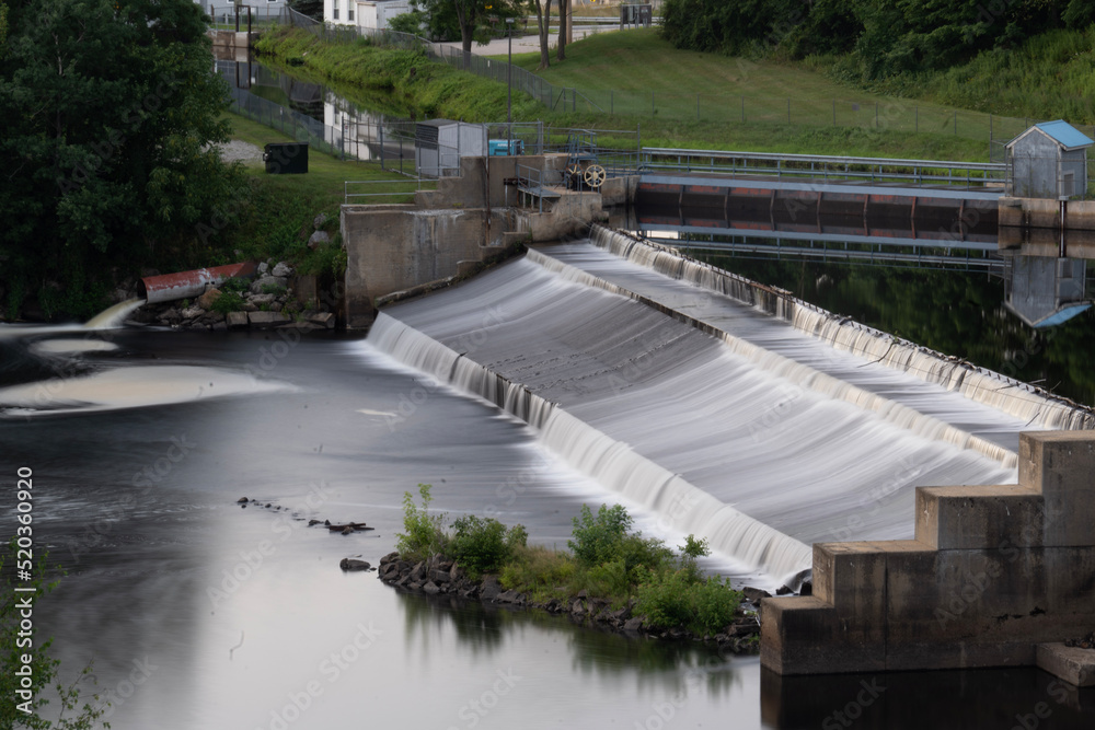 Fototapeta premium dam in the city