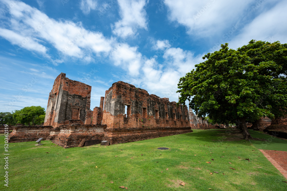 Landscape the ruins of ancient city of ayutthaya (Ayutthaya Historical Park) are the  famous sightseeing place at Phra Nakhon Si Ayutthaya Province, Thailand. (Public domain)