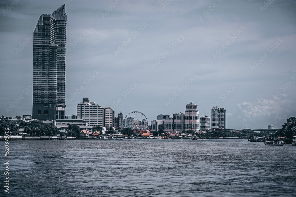Eine tolle Gelegenheit Bangkok vom Flussufer Chao Phraya zu sehen. Eine tolle Gelegenheit Bangkok vom Flussufer Chao Phraya zu sehen.