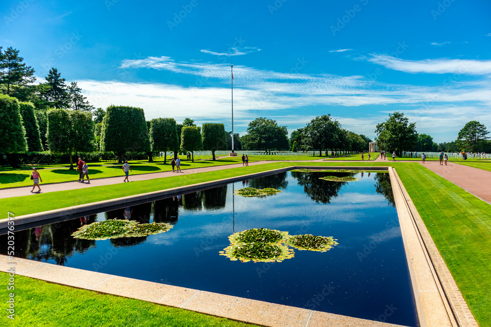 Strandspaziergang am französischen Küstenabschnitt Omaha Beach zwischen  Colleville-sur-Mer und Saint-Laurent-sur-Mer - Normandie - Frankreich