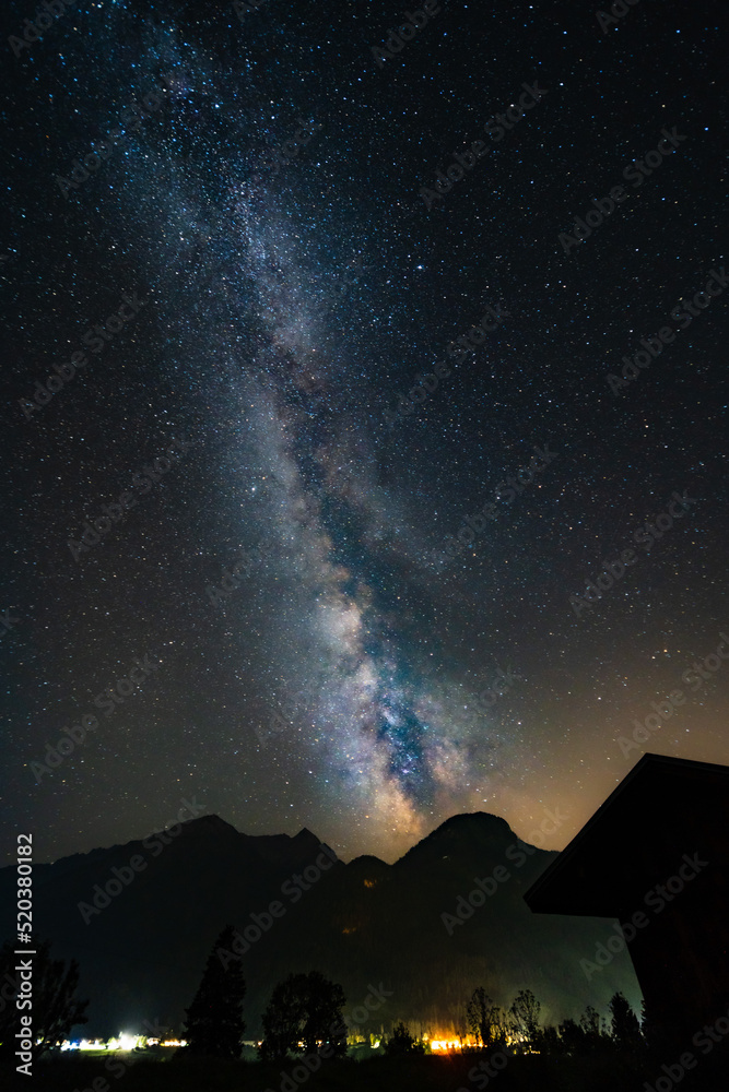 Obraz premium Milchstraße über Bad Hindelang im Allgäu