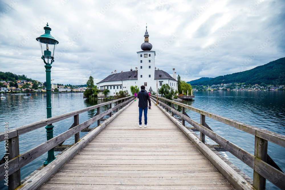 Traveler photographer in Schloss Ort in Gmunden am Traunsee, beautiful lake