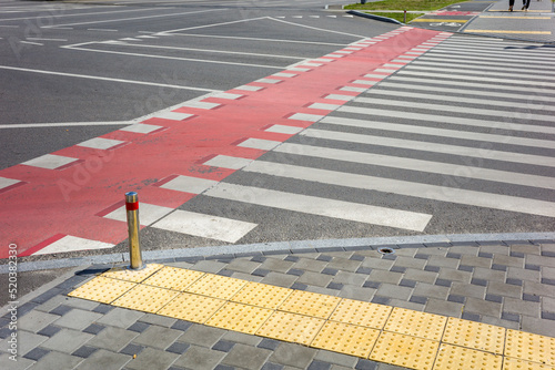 pedestrian crossing with teeth and red markings for the movement