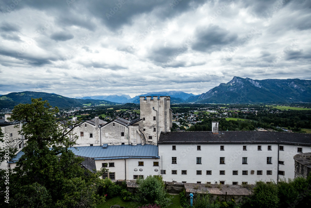 Obraz premium Skyline of Stadt Salzburg in summer at sunset, Salzburg, Austria, cloudy day in salzburg Austria