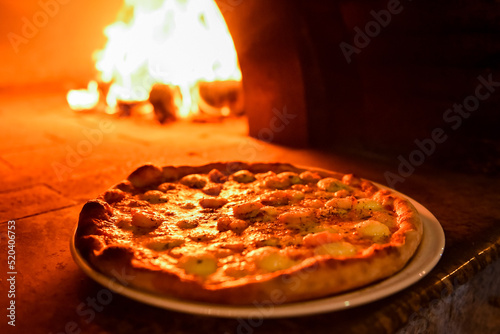 Cuadro en lienzo Pizza assada no forno a lenha
