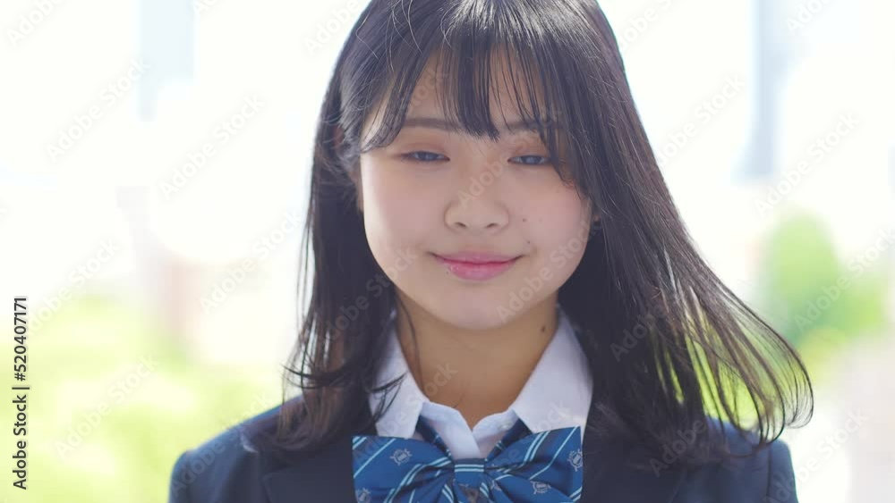 制服の女子校生 高校生 中学生 Stock ビデオ | Adobe Stock