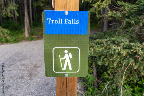 Bilde på lerret Sign at the Troll Falls waterfall trailhead in Kananaskis Country Canada