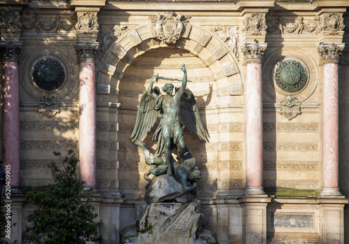 The famous fountain of St. Michael in the city of Paris, is a monument located on the banks of the Seine River, representing the archangel St. Michael in his fight against Lucifer.