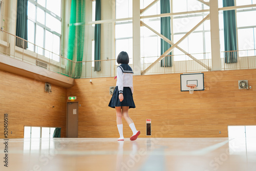 体育館 制服 女子高生