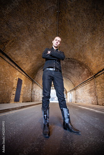 Slika na platnu Urban attitude: standing tall