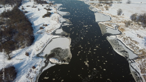 Rzeka Odra zimą. 
