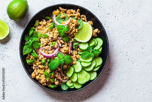 Schilderij op canvas Thai chicken salad larb gai with onion, cucumber and mint