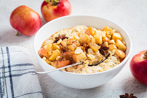 Obraz na płótnie Autumn oatmeal with caramelized apple and cinnamon
