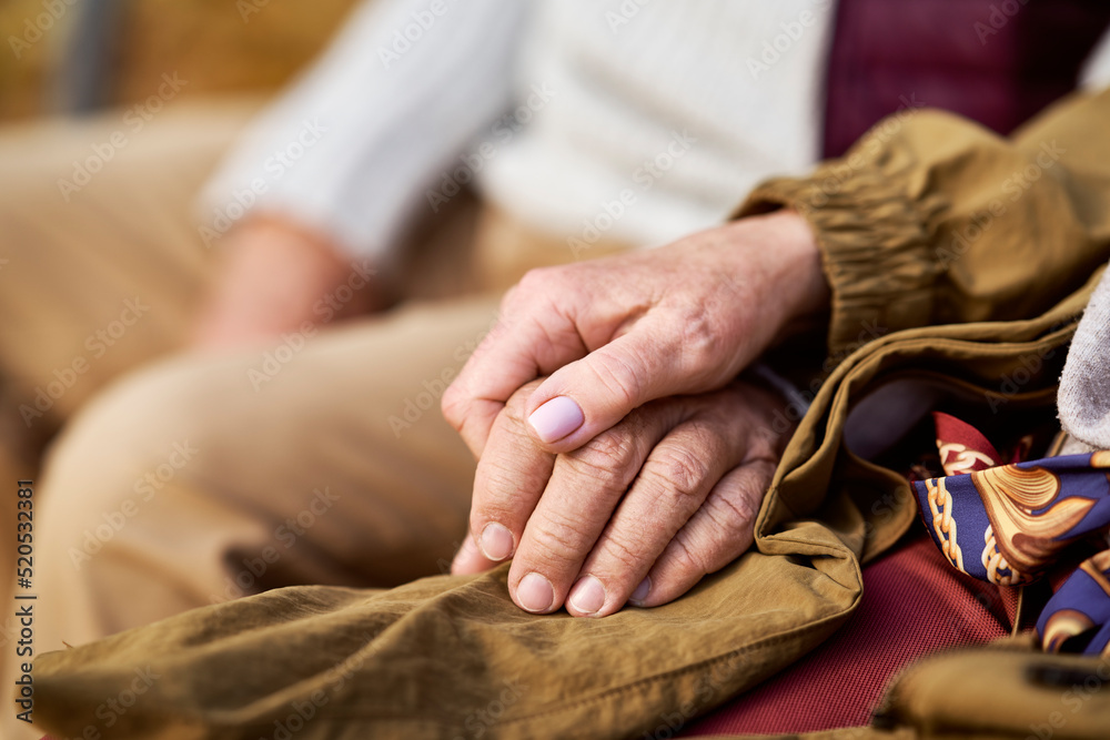 Fototapeta premium Close up of senior caucasian couple holing hands together