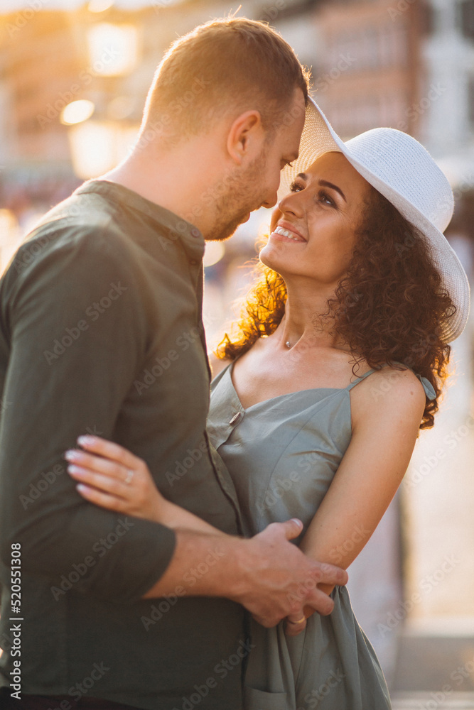 Fototapeta premium Couple on honeymoon in Venice