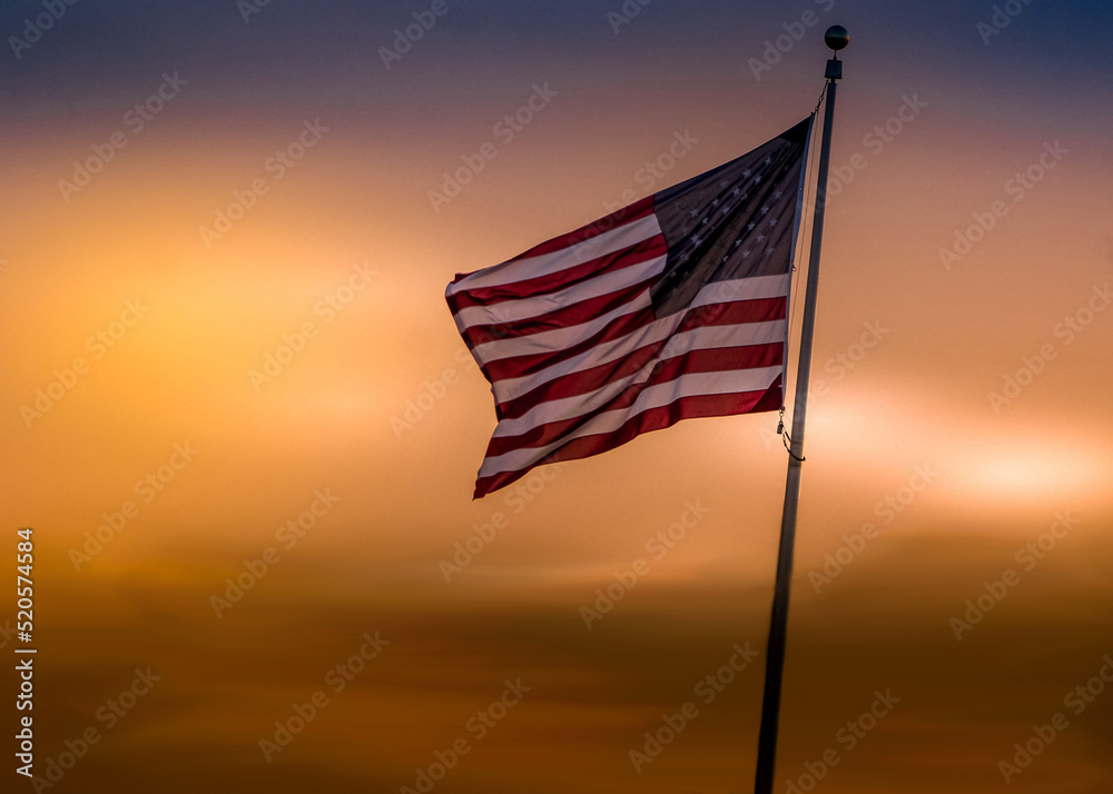 Obraz premium american flag at sunset