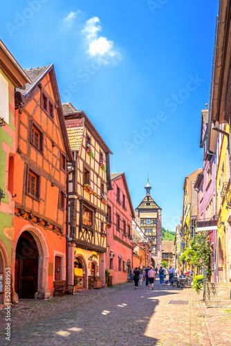 Fototapeta Naklejka Na Ścianę i Meble -  Altstadt von Riquewihr, Elsass, Frankreich 