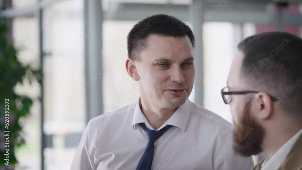 A professional manager advises the client on the purchase of a financial product. A professional manager advises the client on the purchase of a financial product.
