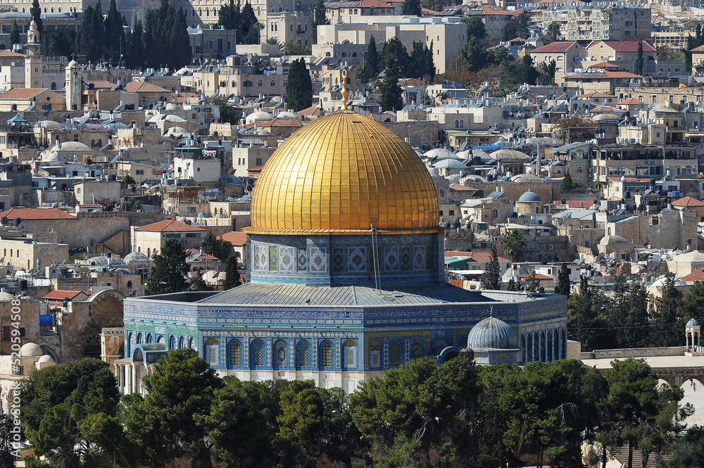 Obraz premium Al-Aqsa Mosque, Temple Mount Jerusalem, Dome of the Rock. sacred place for Muslims and Jewish. Israel