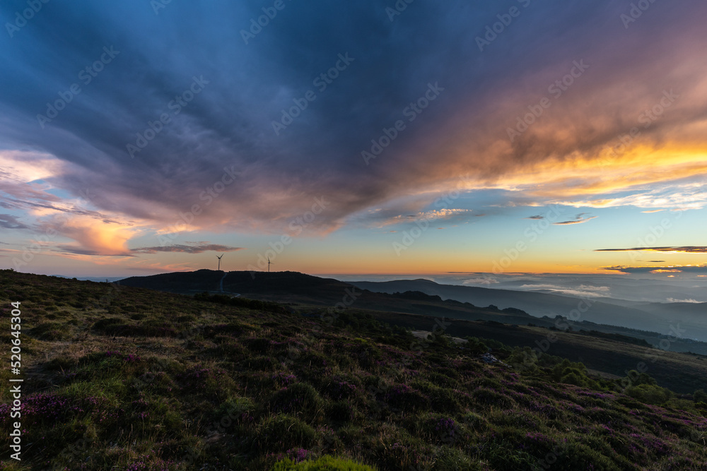 Dusk and sunset sequence in the valleys, in summer!