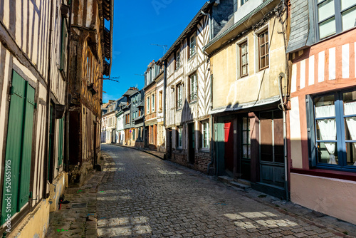 Kleine Entdeckungstour durch die wundersch  ne Hafenstadt Honfleur bei Le Havre - Normandie - Frankreich