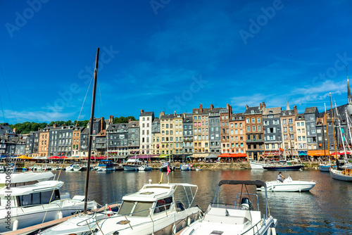 Kleine Entdeckungstour durch die wunderschöne Hafenstadt Honfleur bei Le Havre - Normandie - Frankreich photo