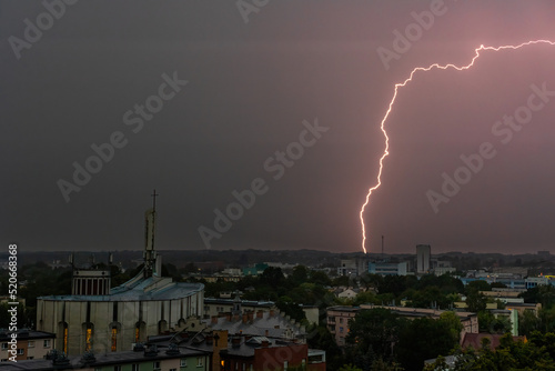 Burza w Rzeszowie z Kościołem w tle © Mariusz M.