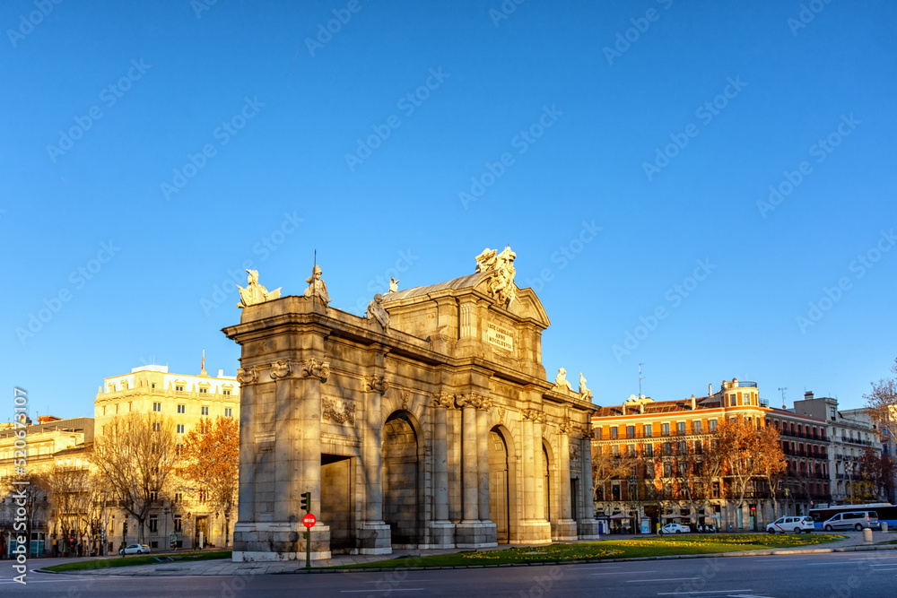 Puerta de Alcalá en la Plaza de la Independencia, Madrid, España