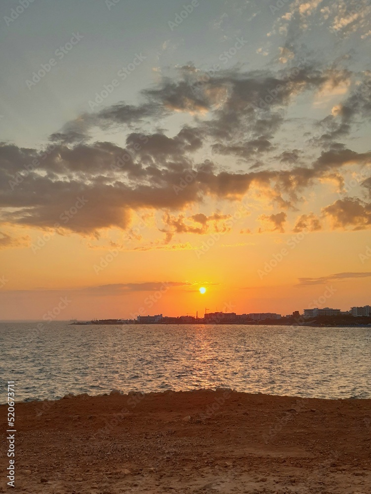 Obraz premium Sunset over the sea